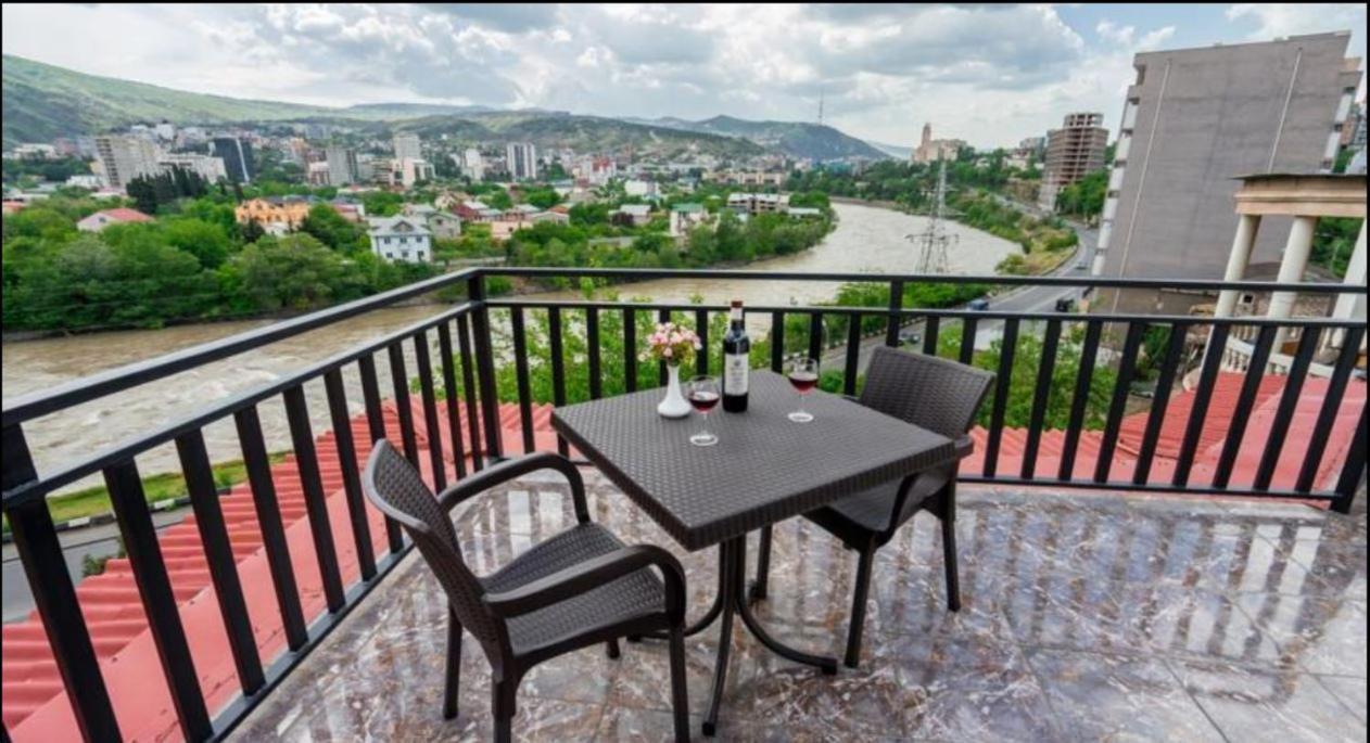 7 Star Bed & Breakfast Tbilisi Eksteriør bilde